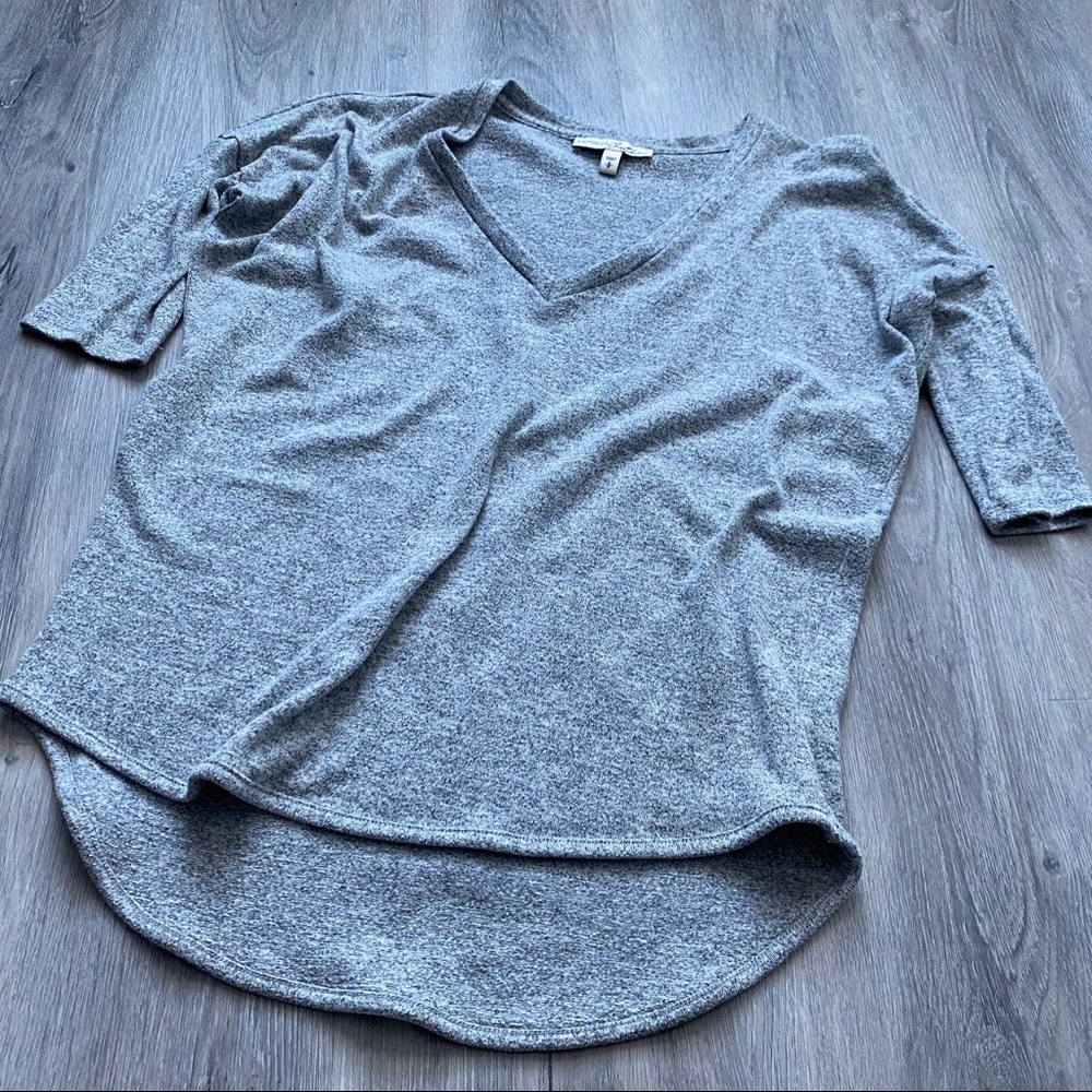 Express Women’s V-neck